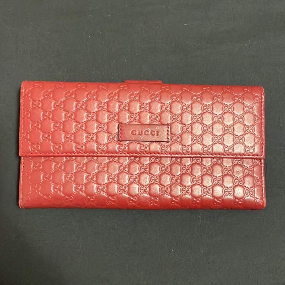 PRE OWNED AUTHENTIC RED GUCCI WALLET